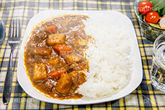 カレーライス,カレー,カリー,辛い,スパイス,夕飯,夕食,家庭の味,ご飯,ライス,和食,日本料理,日本食,にんじん,ニンジン,じゃがいも,ジャガイモ,curry,japan,フルサイズ撮影