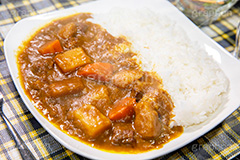 カレーライス,カレー,カリー,辛い,スパイス,夕飯,夕食,家庭の味,ご飯,ライス,和食,日本料理,日本食,にんじん,ニンジン,じゃがいも,ジャガイモ,curry,japan,フルサイズ撮影