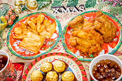 クリスマスパーティー,クリスマス,パーティー,チキン,フライドチキン,フライ,鶏,もも,ジューシー,揚げ,ファーストフード,ファストフード,あつあつ,熱々,アツアツ,洋食,サクサク,chicken,Christmas,party,cola,potato,pie,chocolate,ornament,オーナメント,チョコレート,脂,脂質,肉,コーラ,ポテト,フライドポテト,パイ,フルサイズ撮影
