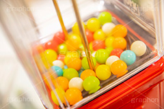 カラフルなガム,ガム,噛む,ガチャ,駄菓子屋さん,駄菓子,菓子,かし,おやつ,懐かし,こども,子供,駄菓子屋,間食,雑菓子,お菓子,gum,フルサイズ撮影