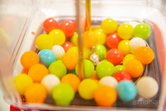 カラフルなガム,ガム,噛む,ガチャ,駄菓子屋さん,駄菓子,菓子,かし,おやつ,懐かし,こども,子供,駄菓子屋,間食,雑菓子,お菓子,gum,フルサイズ撮影