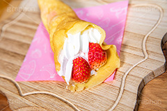 苺のクレープ,いちご,苺,イチゴ,クレープ,くれーぷ,スイーツ,菓子,甘,クリーム,焼き,料理,粉,フライパン,クリーム,デザート,おやつ,お菓子,ホイップ,生クリーム,生地,sweet,cream,crepe,strawberry,フルサイズ撮影
