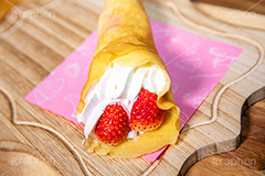 苺のクレープ,いちご,苺,イチゴ,クレープ,くれーぷ,スイーツ,菓子,甘,クリーム,焼き,料理,粉,フライパン,クリーム,デザート,おやつ,お菓子,ホイップ,生クリーム,生地,sweet,cream,crepe,strawberry,フルサイズ撮影