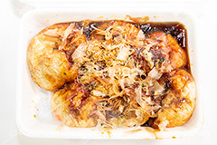 トロトロたこ焼き,たこ焼き,たこやき,タコヤキ,とろとろ,大阪名物,粉もん,小麦粉,青のり,かつお節,ソース,ソウルフード,日本料理,日本食,和食,アツアツ,あつあつ,熱々,たこ,タコ,ファーストフード,ファストフード,フルサイズ撮影,祭り,夏祭り,屋台,出店,露店,japan
