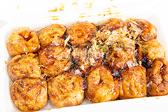 トロトロたこ焼き,たこ焼き,たこやき,タコヤキ,とろとろ,大阪名物,粉もん,小麦粉,青のり,かつお節,ソース,ソウルフード,日本料理,日本食,和食,アツアツ,あつあつ,熱々,たこ,タコ,ファーストフード,ファストフード,フルサイズ撮影,祭り,夏祭り,屋台,出店,露店,japan