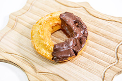 オールドファッション,ドーナツ,ドーナッツ,どーなつ,チョコ,チョコレート,スイート,食後,デザート,スイーツ,菓子,お菓子,甘い,sweet,donut,chocolate,フルサイズ撮影