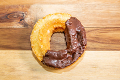 オールドファッション,ドーナツ,ドーナッツ,どーなつ,チョコ,チョコレート,スイート,食後,デザート,スイーツ,菓子,お菓子,甘い,sweet,donut,chocolate,フルサイズ撮影