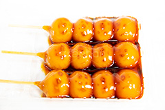 みたらし団子,みたらし,みたらしだんご,だんご,団子,お菓子,菓子,和菓子,お茶,お茶請け,スイーツ,sweet,dessert,和,和風,和食,お茶,緑茶,串,くし,デザート,おやつ,串団子,花見,お花見,甘味,japan,フルサイズ撮影