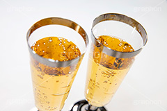 乾杯,クリスマス,ディナー,バースデーパーティー,HAPPY BIRTHDAY,ハッピーバースデー,birthday,greeting,誕生日,祝い,お祝い,記念日,グリーティング,パーティー,party,event,イベント,行事,炭酸,シャンパン,スパークリング,ワイン,グラス,フルサイズ撮影