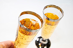 乾杯,クリスマス,ディナー,バースデーパーティー,HAPPY BIRTHDAY,ハッピーバースデー,birthday,greeting,誕生日,祝い,お祝い,記念日,グリーティング,パーティー,party,event,イベント,行事,炭酸,シャンパン,スパークリング,ワイン,グラス,フルサイズ撮影