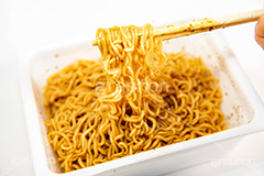 カップ焼きそば,焼きそば,やきそば,ヤキソバ,焼き,日本料理,日本食,和食,麺料理,麺類,カップ麵,即席,カップ,インスタント,ソース,箸,はし,割りばし,割り箸,japan,フルサイズ撮影