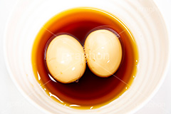 煮卵,味玉,卵,たまご,タマゴ,和食,日本食,つまみ,おつまみ,タレ,つゆ,egg,japan,フルサイズ撮影