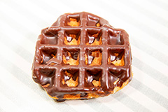 チョコレートワッフル,チョコレート,チョコ,コーティング,ワッフル,焼き,甘い,デザート,スイーツ,おやつ,カフェ,バター,垂れ,chocolate,waffle,cake,dessert,sweet,cafe,butter