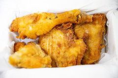 フライドチキン,チキン,フライ,鶏,もも,ジューシー,揚げ,ファーストフード,ファストフード,洋食,サクサク,脂,脂質,肉,chicken,フルサイズ撮影