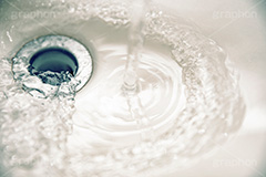 蛇口の水,水しぶき,泡,蛇口,水滴,水,水道,節水,散水,排水口,飲み水,流れ,波紋,透明,節水,1/8000,water,フルサイズ撮影