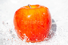 フレッシュアップル,アップル,りんご,リンゴ,林檎,フルーツ,フレッシュ,新鮮,夏,水しぶき,泡,水滴,散水,洗う,弾ける,勢い,清涼,爽やか,1/8000,water,apple,fruit,fresh,summer
