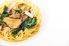 キノコと茄子の和風パスタ,キノコ,きのこ,茄子,ナス,和風,ほうれん草,ホウレンソウ,醤油,パスタ,ベーコン,洋食,麺料理,麺類,フルサイズ撮影,pasta