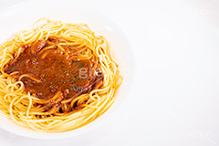 ミートソースパスタ,ミートソーススパゲティ,ミートソース,ミート,ひき肉,ソース,パスタ,オイル,油,高カロリー,カロリー,洋食,麺料理,麺類,フルサイズ撮影,pasta