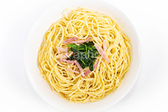 ベーコンとホウレンソウの和風パスタ,ベーコン,ホウレンソウ,ほうれん草,和風,パスタ,スパゲティ,洋食,麺料理,麺類,pasta,フルサイズ撮影