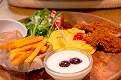 ランチプレート,ランチ,プレート,オムライス,ポテト,フライドポテト,サラダ,チキン,フライドチキン,お子様ランチ,洋食,おしゃれ,オシャレ,お洒落,カフェ,洋食,女子,女子力,salad,potato,chicken