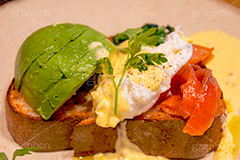 エッグベネディクト,エッグ,サーモン,アボカド,おしゃれ,オシャレ,お洒落,カフェ,ハーブ,洋食,朝食,女子,女子力,ブレックファースト,トースト,パン,bread