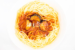 茄子のミートソースパスタ,ミートソースパスタ,ミートソーススパゲティ,ミートソース,ミート,ひき肉,なす,茄子,ソース,パスタ,オイル,油,高カロリー,カロリー,洋食,麺料理,麺類,フルサイズ撮影,pasta