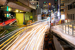 再開発中の夜の渋谷,渋谷,しぶや,駅前,夜,夜景,道路,車,渋谷大工事,建設,開発,工事,都市開発,再開発,光線,光跡,レーザービーム,2020,六本木ヒルズ,繫華街,夜の街,夜の町,フルサイズ撮影,shibuya,japan