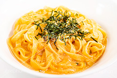 たらこクリームパスタ,たらこ,タラコ,クリームパスタ,クリーム,きざみのり,刻み海苔,パスタ,高カロリー,カロリー,洋食,麺料理,麺類,フルサイズ撮影,pasta