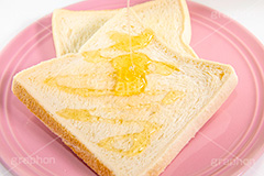 トーストにハチミツ,ハチミツ,蜂蜜,はちみつ,トースト,食パン,パン,ぱん,ブレックファースト,朝食,小麦,生地,発酵,焼く,甘い,垂れ,垂れる,bread,breakfast,フルサイズ撮影