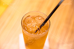 ジンジャエール,ジンジャー,ソフトドリンク,飲み,飲み物,飲料,冷,氷,ジュース,ドリンク,炭酸,生姜,しょうが,カフェ,レストラン,喫茶店,居酒屋,ストロー,cafe,restaurant,フルサイズ撮影
