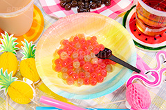 カラフルタピオカ,タピオカ,カラフル,トロピカル,夏,サマー,タピオカティー,ティー,紅茶,お茶,抹茶,ミルクティー,飲料,流行り,台湾,デンプン,粒々,甘い,タピ,ストロー,スイーツ,デザート,ドリンク,黒蜜,トッピング,スプーン,パイナップル,フラミンゴ,spoon,drink,dessert,tapioca,milktea,summer,フルサイズ撮影