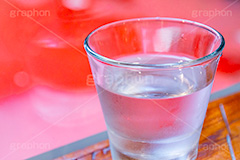 お冷,おひや,お水,ミネラルウォーター,飲み水,お冷,おひや,飲料,飲む,飲料水,カフェ,ガラス,グラス,冷たい,冷え,ドリンク,レストラン,ファミレス,喫茶店,飲み物,restaurant