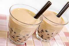 タピオカミルクティー,タピオカティー,タピオカ,ミルクティー,ティー,紅茶,お茶,飲料,流行り,台湾,デンプン,粒々,甘い,タピ,ストロー,スイーツ,デザート,ドリンク,黒蜜,グラス,コップ,drink,dessert,tapioca,milktea,フルサイズ撮影