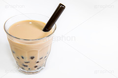 タピオカミルクティー,タピオカティー,タピオカ,ミルクティー,ティー,紅茶,お茶,飲料,流行り,台湾,デンプン,粒々,甘い,タピ,ストロー,スイーツ,デザート,ドリンク,黒蜜,グラス,コップ,drink,dessert,tapioca,milktea,フルサイズ撮影