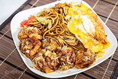 カロリーの化け物,粉もんセット,トロトロたこ焼き,たこ焼き,たこやき,タコヤキ,とろとろ,大阪名物,粉もん,小麦粉,青のり,かつお節,ソース,ソウルフード,日本料理,日本食,和食,アツアツ,あつあつ,熱々,たこ,タコ,ファーストフード,ファストフード,祭り,夏祭り,屋台,出店,露店,焼きそば,ヤキソバ,やきそば,キャベツ,きゃべつ,豚肉,炒め,麺類,国民食,香ばしい,こってり,コッテリ,半熟卵,紅しょうが,japan,フルサイズ撮影