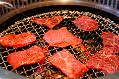 焼肉,焼き肉,やきにく,焼く,にく,肉,網,肉食,炭火,カルビ,網,ハラミ,ロース,焼く