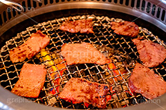 焼肉,焼き肉,やきにく,焼く,にく,肉,網,肉食,炭火,カルビ,網,ハラミ,ロース,焼く