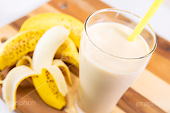 バナナジュース,バナナ,ジュース,ドリンク,スイーツ,流行,スムージー,ミルク,ストロー,milk,drink,banana,フルサイズ撮影