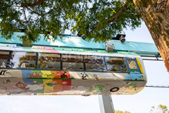上野動物園モノレール,上野懸垂線,上野モノレール,鉄道,電車/鉄道,交通,カラフル,動物,アトラクション,宝くじ号,モノレール,移動,上野動物園,上野,動物園,恩賜上野動物園,台東区,上野公園,zoo,monorail,フルサイズ撮影