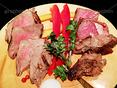 熟成肉,肉,肉食,ビーフ,ポーク,バルサミコ酢,レア,つまみ,おつまみ,居酒屋,バル,beef,pork,スマホ撮影