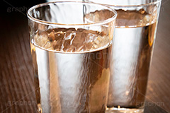 お冷,おひや,お水,ミネラルウォーター,飲み水,お冷,おひや,飲料,飲む,飲料水,カフェ,ガラス,グラス,冷たい,冷え,ドリンク,レストラン,ファミレス,喫茶店,飲み物,restaurant