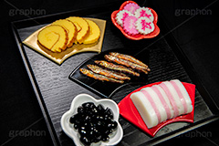 おせちの準備,おせち,おせち料理,年賀状,年明け,正月,お正月,祝い,お祝い,和風,和食,日本食,伝統,イベント,パーティー,行事,賀正,黒豆,なると,ナルト,寿,伊達巻,煮,煮物,ワカサギ,わかさぎ,甘露煮,かまぼこ,カマボコ,新年会,あけおめ,party,event,japan,フルサイズ撮影