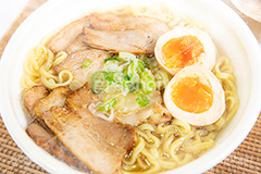 喜多方ラーメン,ラーメン,らーめん,麺,麺類,中華麺,麺料理,国民食,日本拉麺,しょうゆ,醤油,中華そば,湯気,チャーシュー,焼き豚,焼豚,味玉,たまご,玉子,ねぎ,ネギ,Ramen,Chinese noodles,japan,フルサイズ撮影
