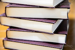 積まれた本,本,辞書,辞典,百科事典,積む,書籍,読む,読書,book,フルサイズ撮影