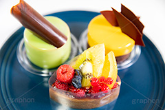 たくさんのケーキ,たくさん,ケーキ,タルト,チョコレート,チョコ,フルーツ,キウイ,ベリー,ラズベリー,ブルーベリー,ピスタチオ,ムース,クリーム,デザート,スイーツ,甘い,甘味,fruit,chocolate,party,cake,cream,フルサイズ撮影