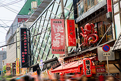 なんば,難波,商店街,アーケード,南海通,看板,たこ焼き,お好み焼,もんじゃ,グランド花月,繁華街,観光地,大阪,大阪府,大阪市,中央区,飲食店,くいだおれ,japan,osaka,フルサイズ撮影