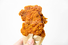 フライドチキン,チキン,フライ,鶏,もも,ジューシー,揚げ,ファーストフード,ファストフード,洋食,サクサク,湯気,脂,脂質,肉,コンビニ,chicken,フルサイズ撮影