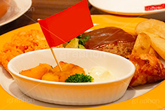 お子様ランチ,お子様メニュー,お子様,ランチ,メニュー,こども,子供,キッズ,プレート,ケチャップライス,ケチャップ,ハンバーグ,ポテト,フライドポテト,唐揚げ,からあげ,旗,レストラン,洋食,kids,lunch,plate,Hamburg steak,potato,restaurant