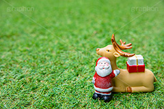 XMAS,サンタの森,サンタ,サンタクロース,トナカイ,プレゼント,クリスマスオーナメント,クリスマス,冬,おもちゃ,玩具,芝,芝生,present,CHRISTMAS,toy,ornament,present,フルサイズ撮影