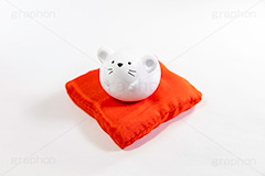 ねずみの置物,ねずみ年,干支,ねずみ,ネズミ,マウス,子,置物,おもちゃ,玩具,フィギュア,座布団,正月飾り,年賀,年賀状,お正月,正月,年明け,新年,ニューイヤー,アニバーサリー,イベント,行事,風習,event,anniversary,japan,mouse,フルサイズ撮影